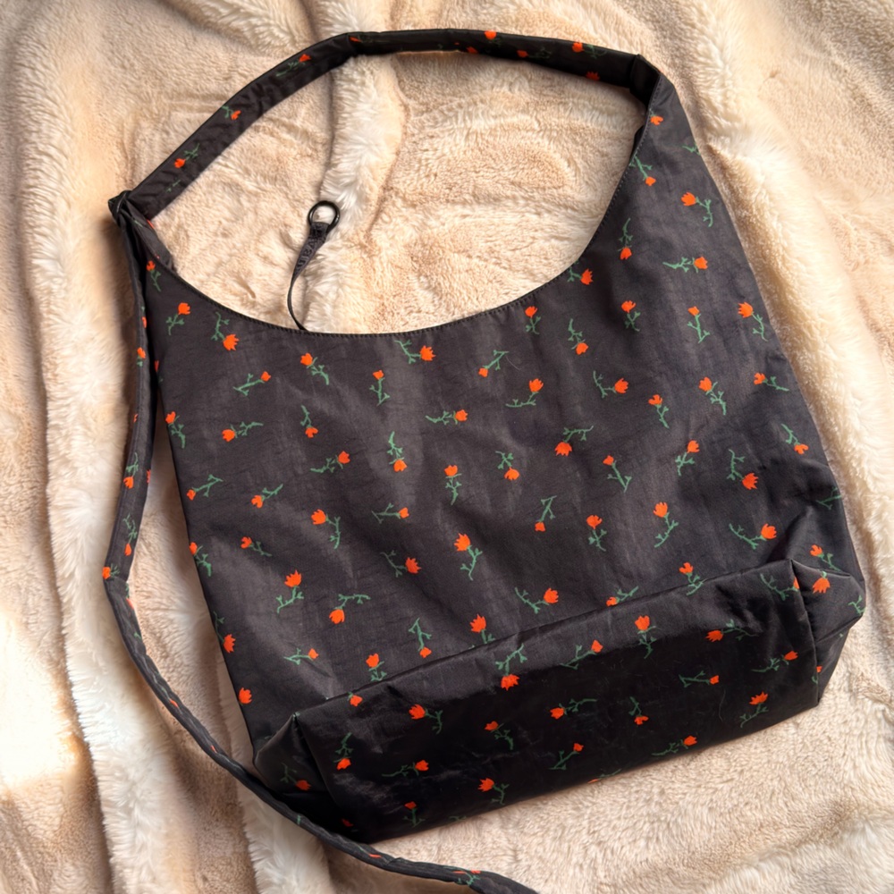 BAGGU Large Nylon Sling Bag with Orange Floral Print - Picture 2 of 4
